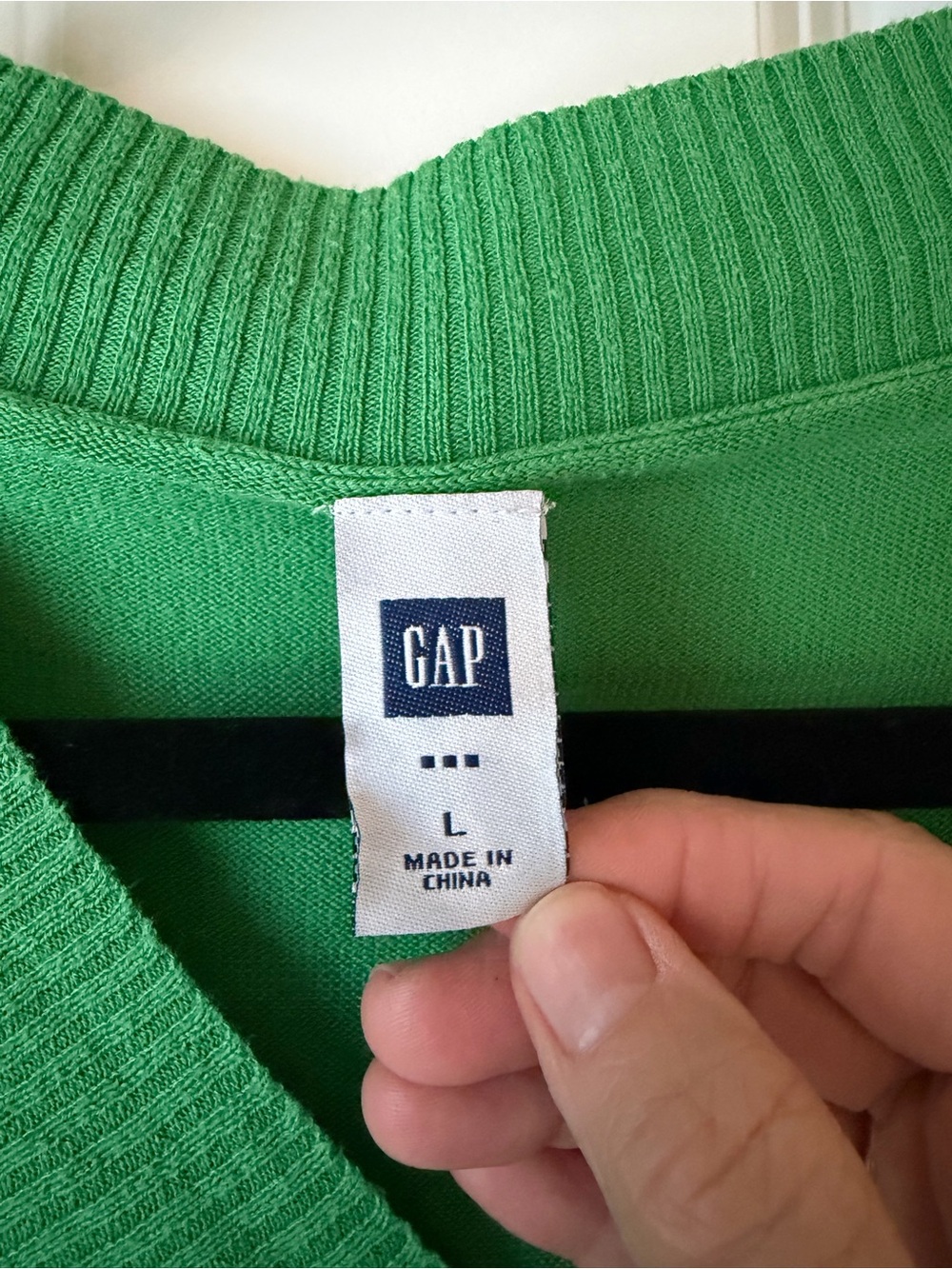 GAP Kelly Green V-Neck Short Sleeve Lightweight Sweater Casual Preppy - Picture 2 of 4